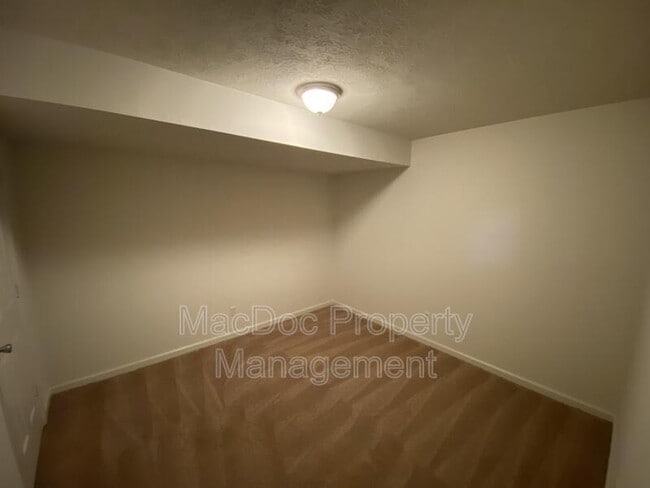 Building Photo - 4249 Normandy Ct