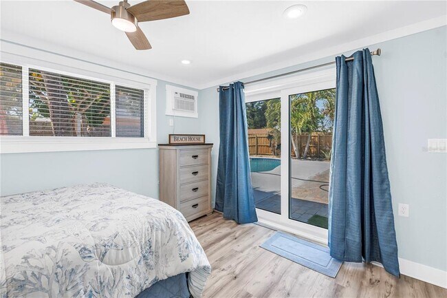 Building Photo - 6892 Gulf Winds Dr