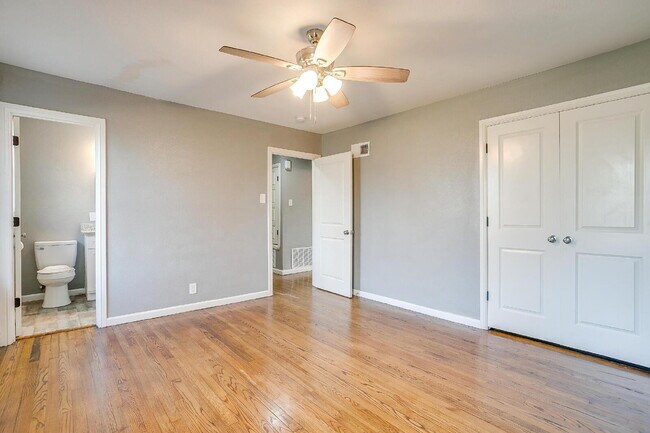 Building Photo - Spacious 4-Bedroom Gem with Granite Touche...