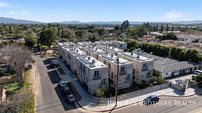 Building Photo - 15106 Roxford St