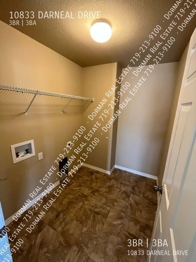 Building Photo - 10833 Darneal Dr