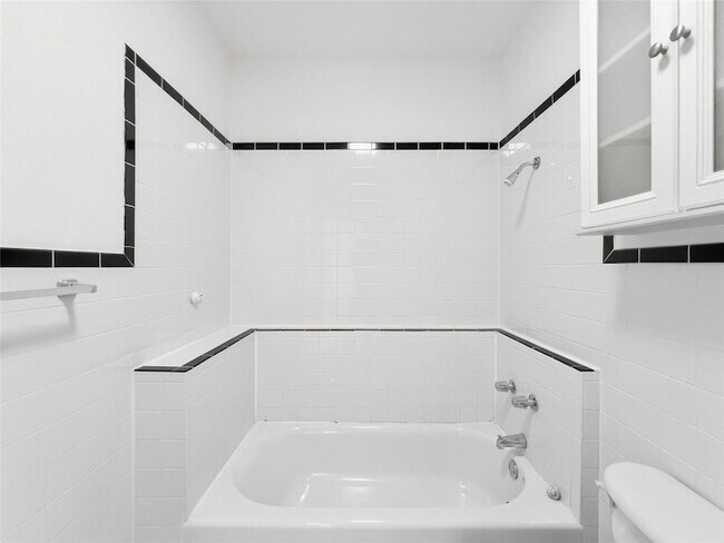 Building Photo - 4014 Avenue D