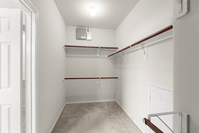 Building Photo - 5531 Drumlin Field Way