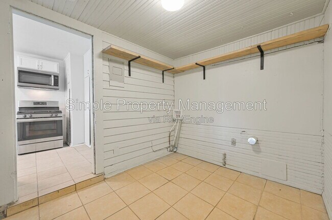 Building Photo - 4012 E Reno Ave