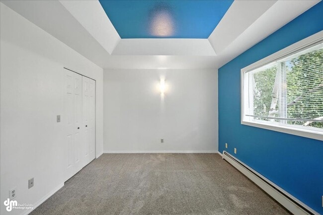 Building Photo - Spacious Palmer Home!