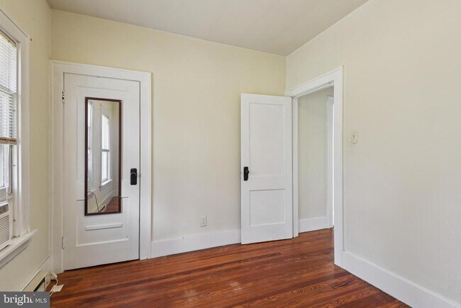 Building Photo - 209 Locust St