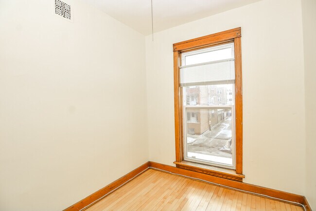 Building Photo - 2312 W Iowa St
