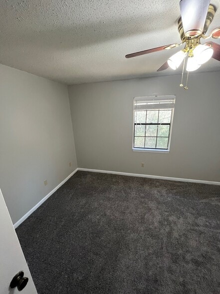 Building Photo - 300 Apache Dr