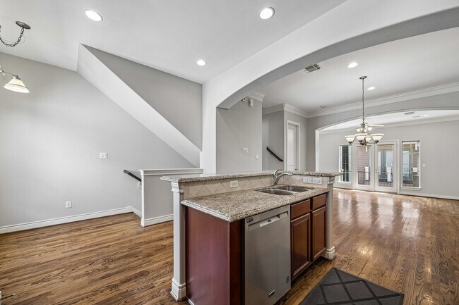 Building Photo - 622 Rutland St