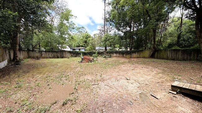 Building Photo - 3/1 HOUSE w/ Huge Fenced Yard, Carport, Will Have New Paint, and Natural Light! Walk to FSU/COLLE...