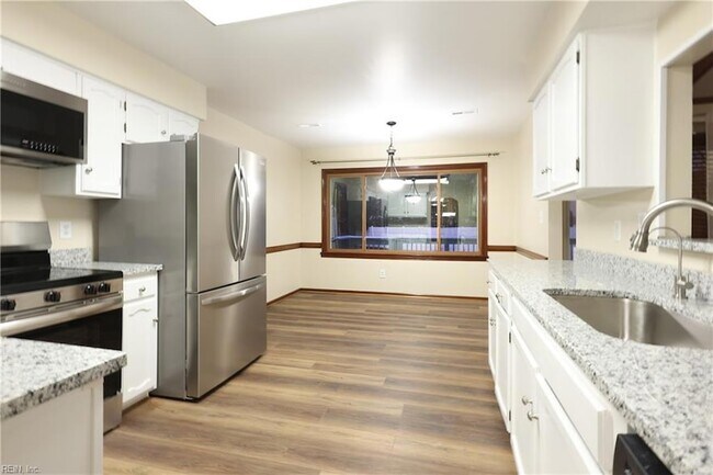 Building Photo - 1008 Hollins College Ct