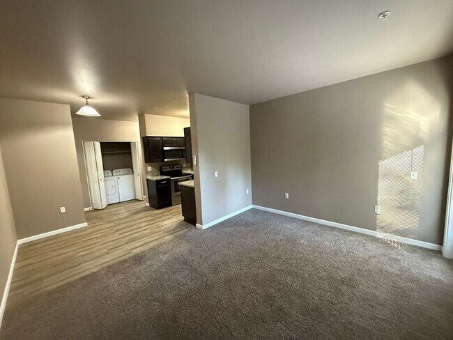 Building Photo - 4255 Hawthorne Ave NE