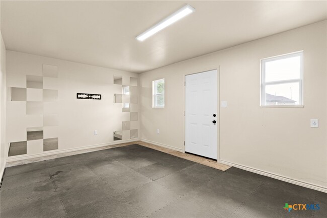 Building Photo - 300 Martin Dr