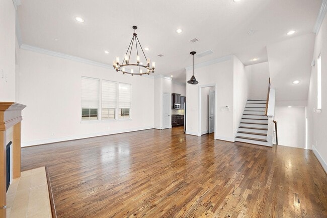 Building Photo - 1048 W 21st St