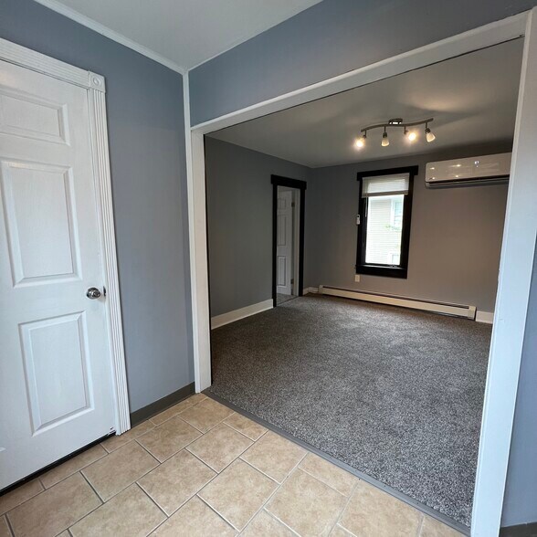 Living room - 40-2 Oak St