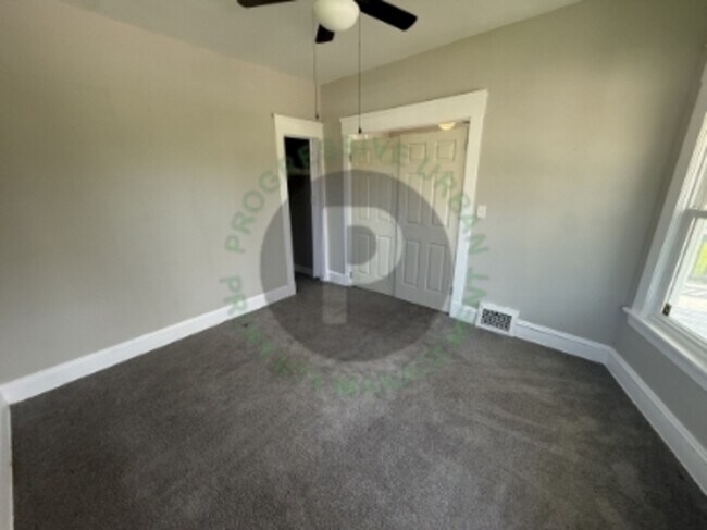 Building Photo - 10303 Sophia Ave