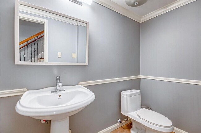 Building Photo - 10716 Briar Forest Dr