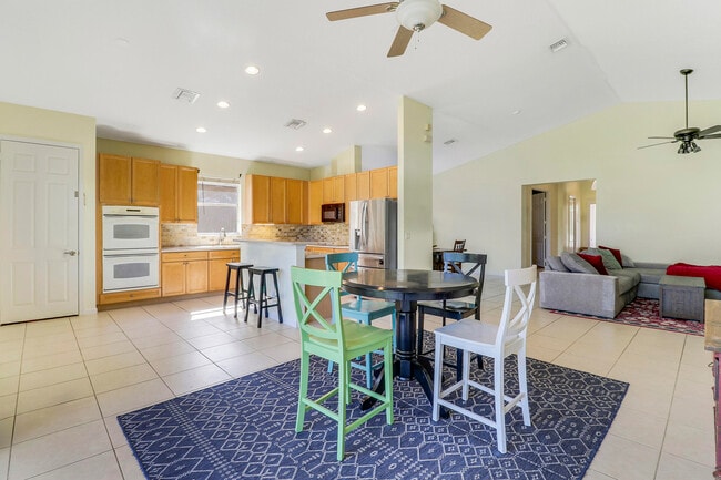 Building Photo - 5017 SE Graham Dr