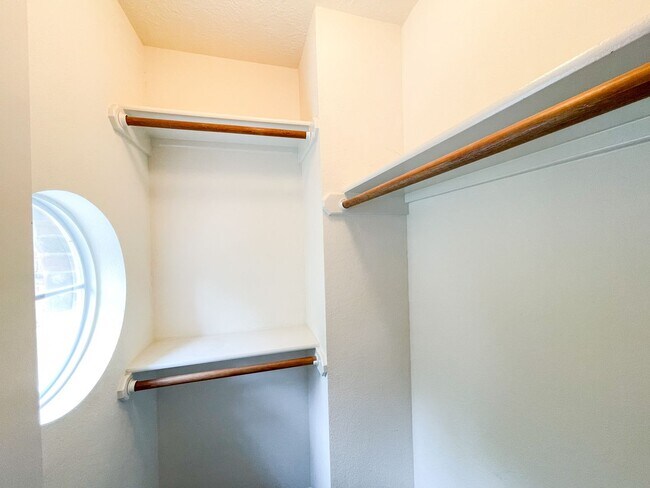 Building Photo - Beautiful 4 Bedroom 2.5 Bathroom Home in L...