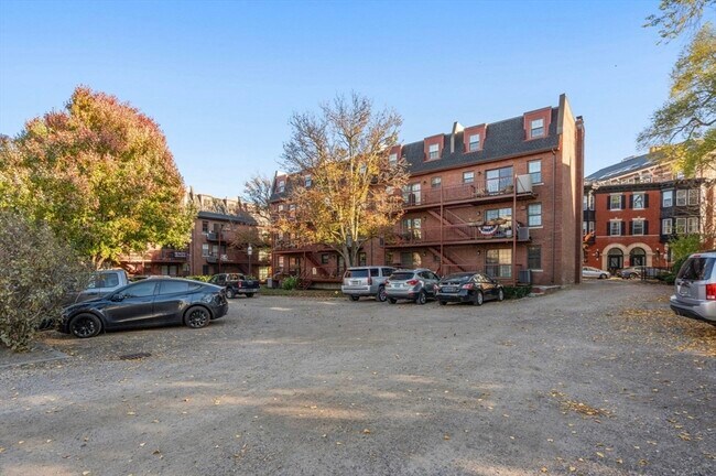 Building Photo - 3 Devens St