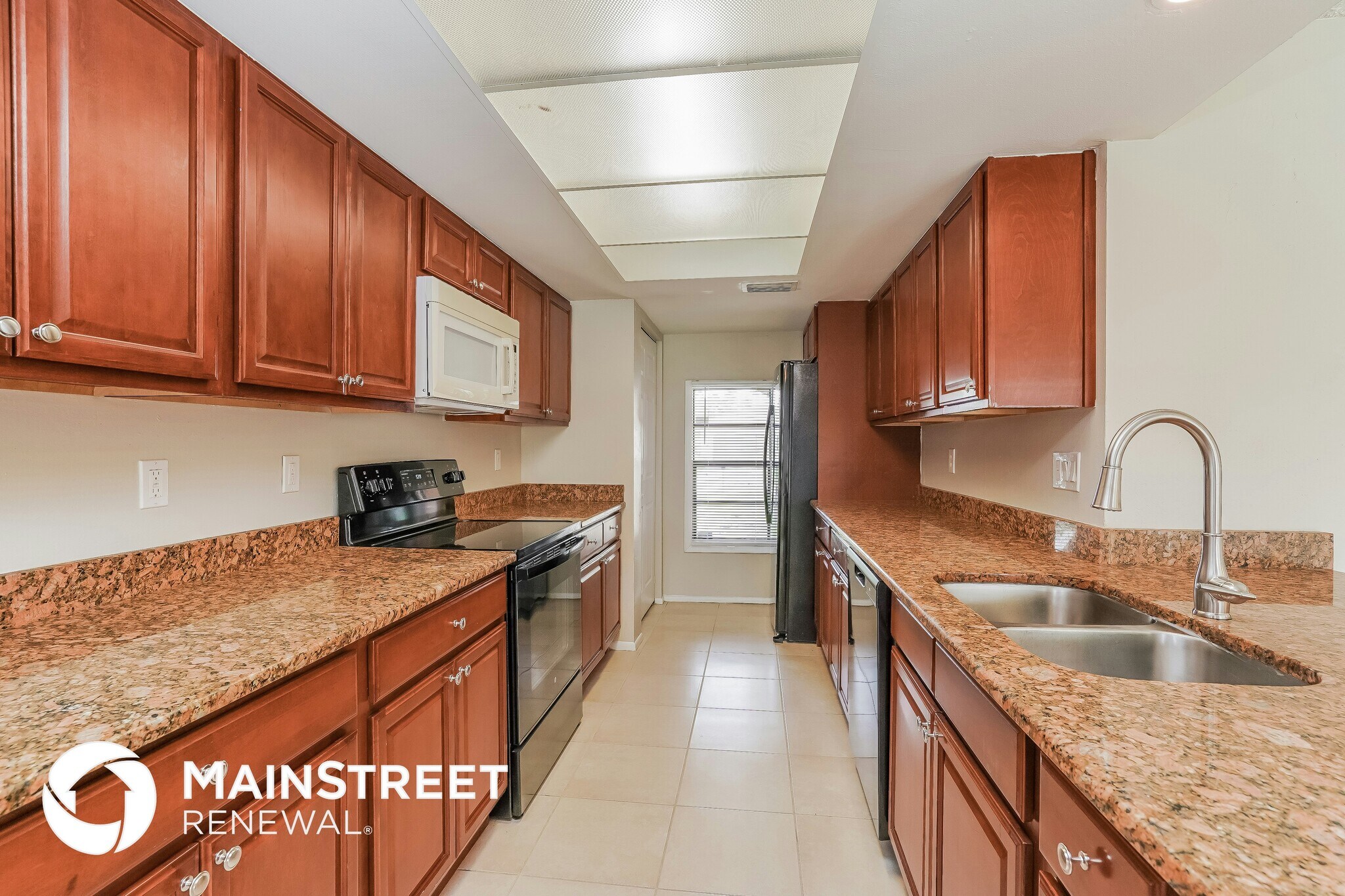 Building Photo - 605 SE 35th St