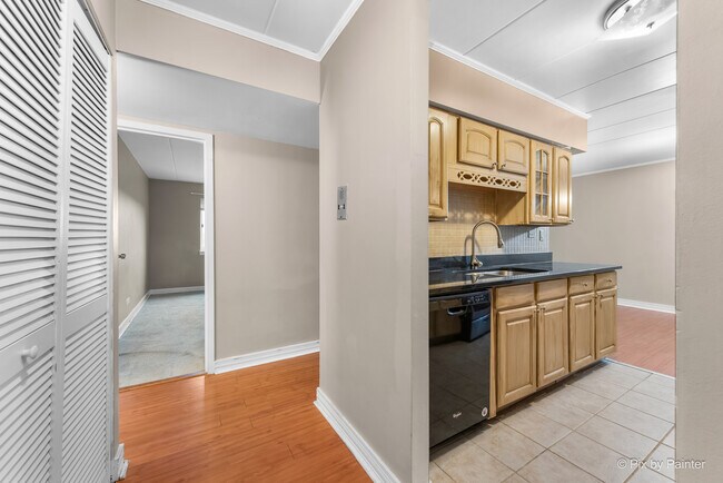 Building Photo - 300 S Roselle Rd