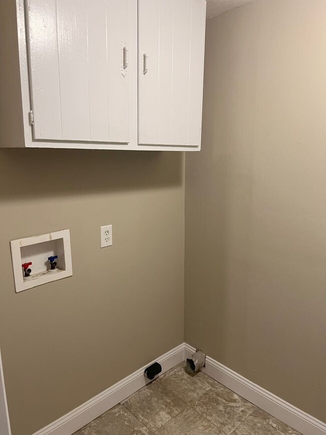 Building Photo - 3 bedroom House in Huntington, WV $850