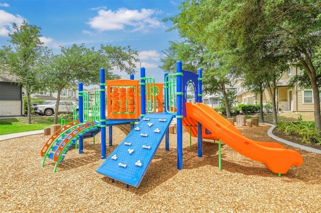 Building Photo - 5526 Hyde Park Dr