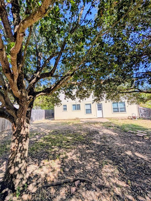 Building Photo - 1209 Amberwood Loop
