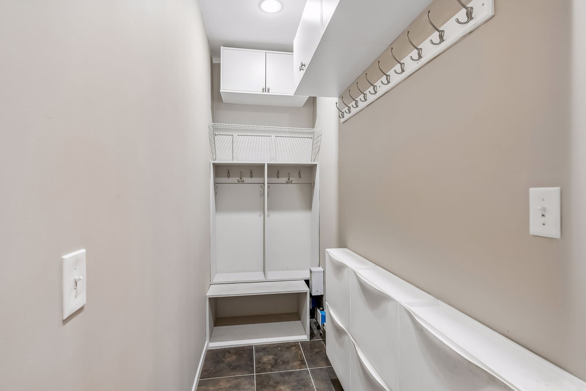 Building Photo - 6013 Porter Ln