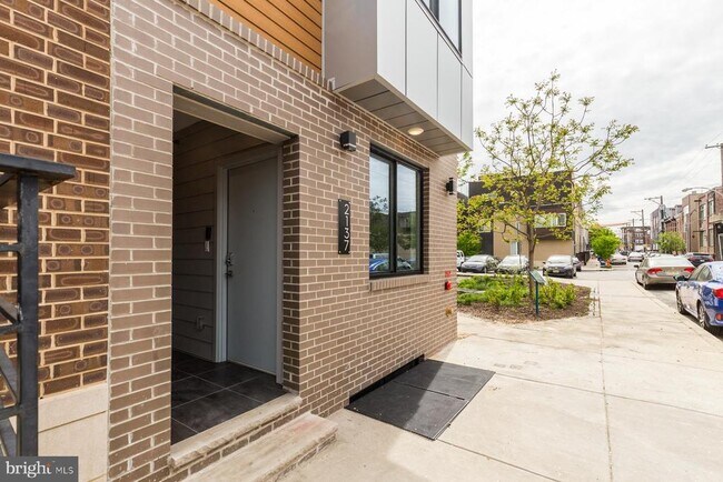 Building Photo - 2132 Berges St