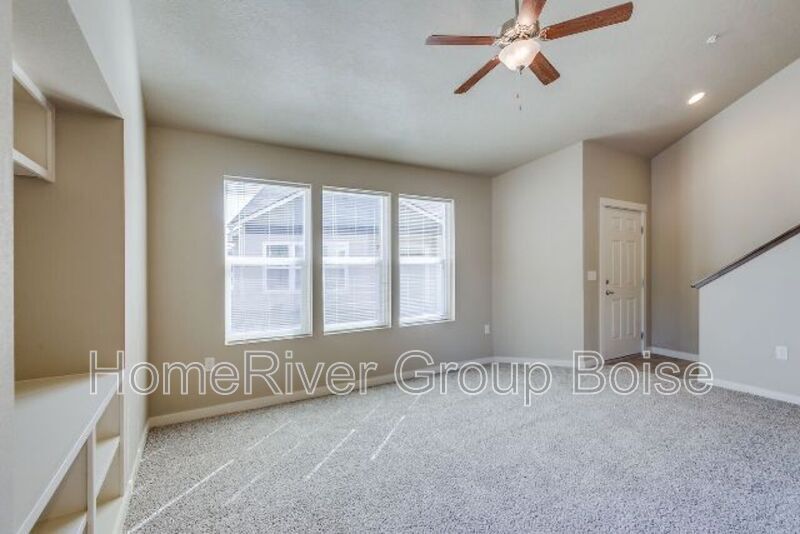 Building Photo - 8950 W Shellie Ln