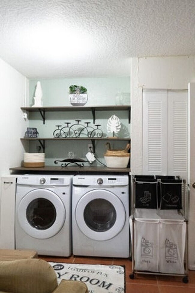 Building Photo - 5360 Kim Ct