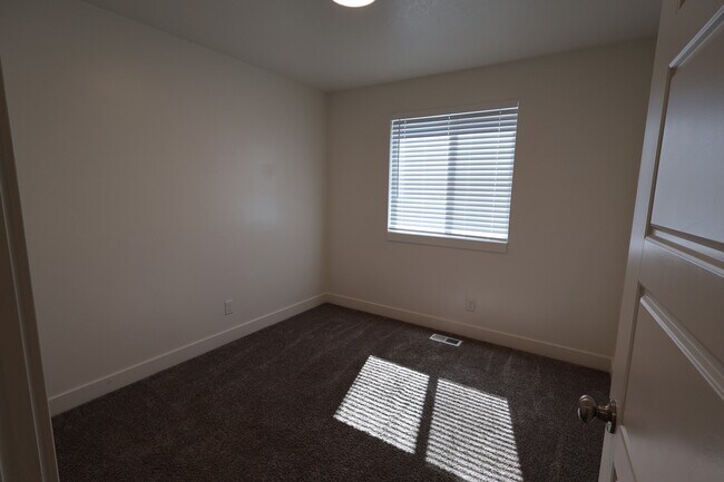 Building Photo - 51 W 440 N