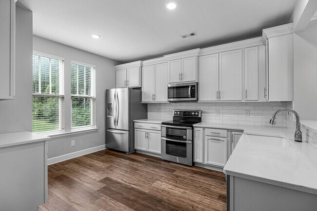 Building Photo - 300 Kara Ln