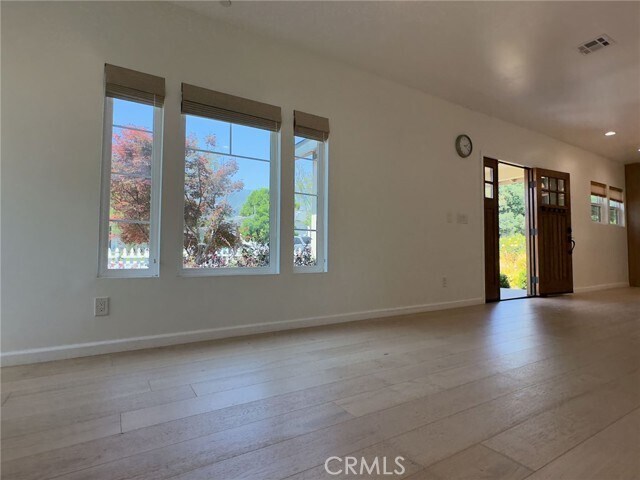 Building Photo - 448 Linwood Ave
