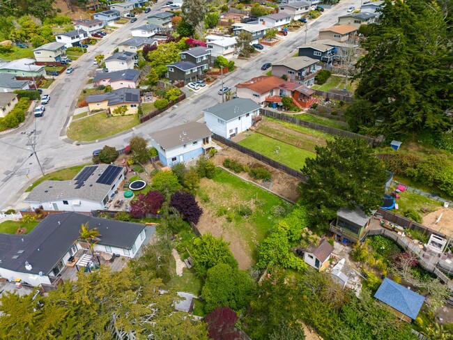 Building Photo - Coastal Charm in Linda Mar - Spacious Home...