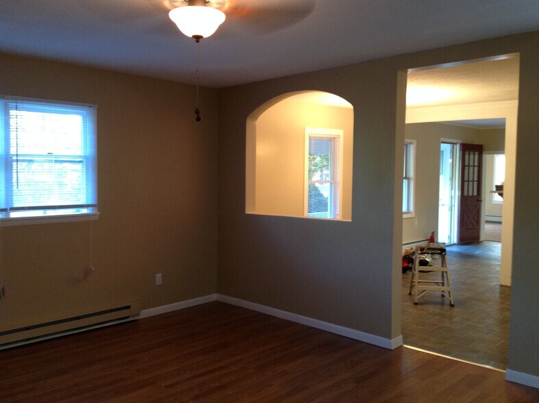 Building Photo - 829 Crow Hill Rd