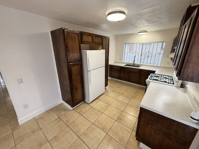 Building Photo - Newly Renovated 3bed/3Bath W/ private studio located in E. Las Vegas