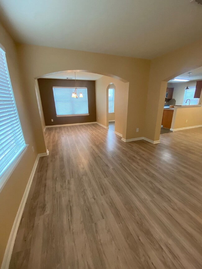 Building Photo - Spacious 4Bed, 2.5 Bath plus Bonus Room, 2-story home in the desirable Remington Grove community!
