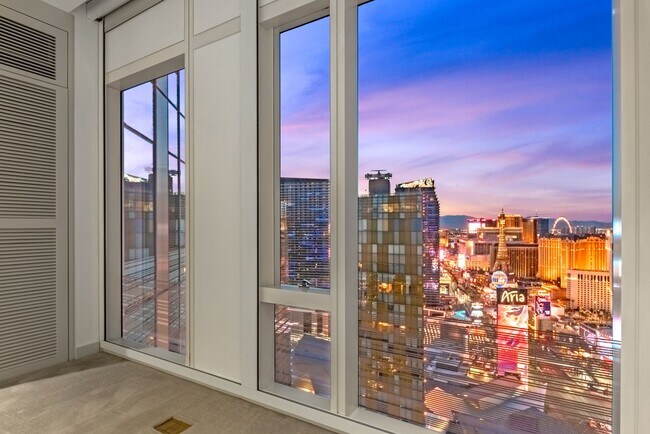 Building Photo - Stunning North Strip/City views from this UNFURNISHED 1+Den/1.5ba residence.