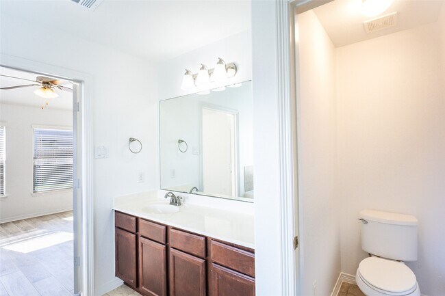 Building Photo - 9918 Hideaway Bend Ln