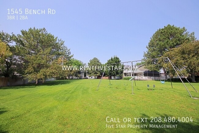 Building Photo - 1545 Bench Rd