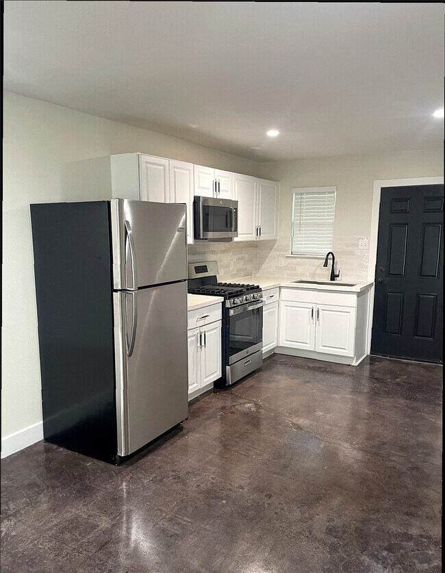 Building Photo - 618 E 40th St