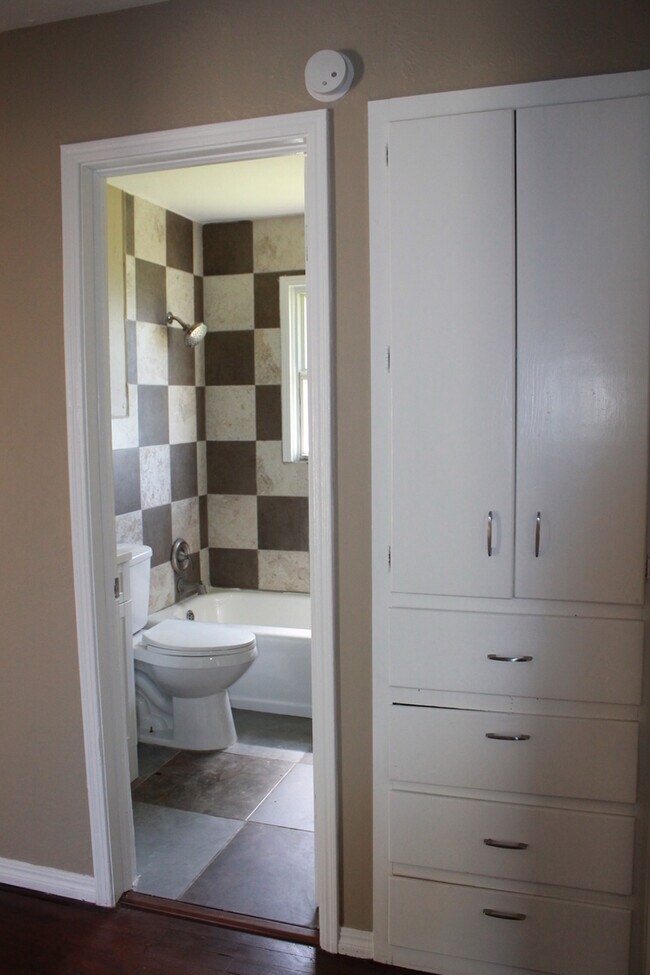 Building Photo - 3 Beds - Tinker Close