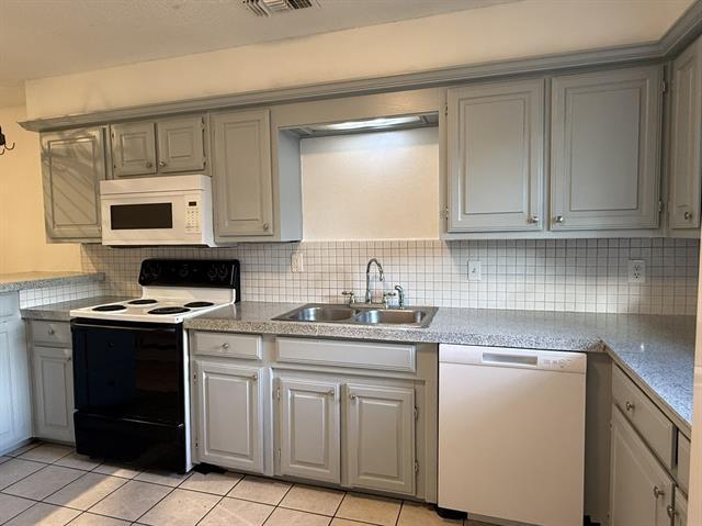 Building Photo - 3416 Lillie St