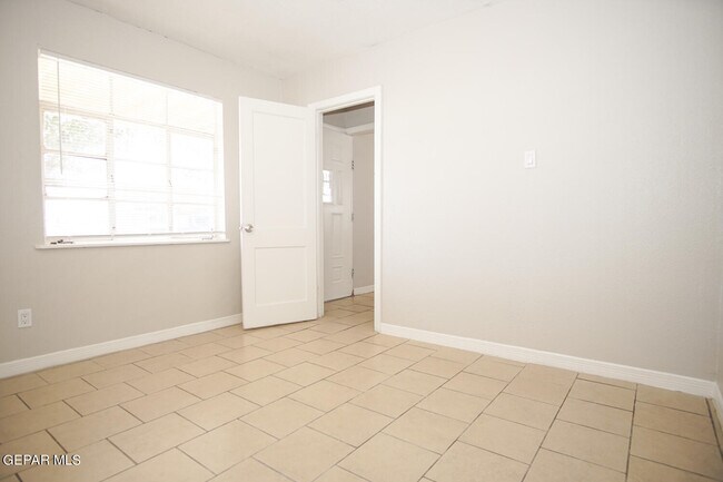 Building Photo - 3817 Thomason Ave