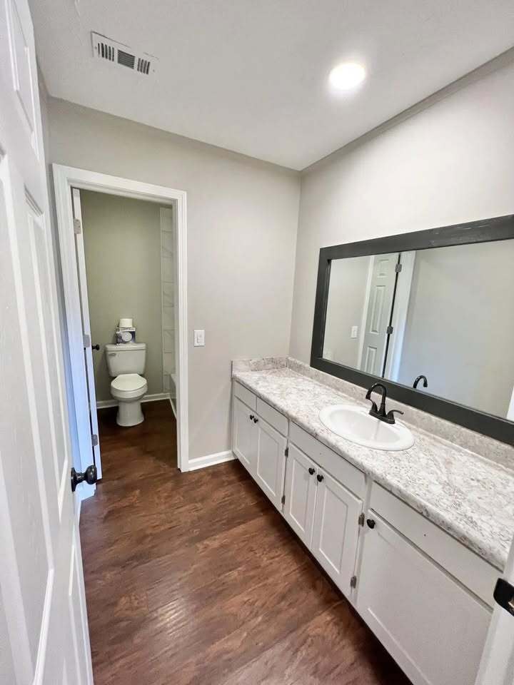 STANDARD BATHROOM - 3412 Camellia Cir