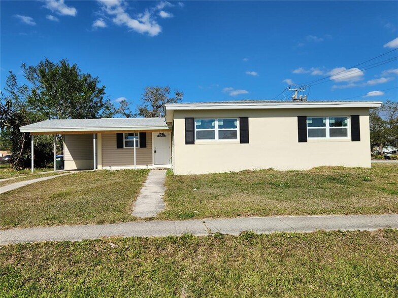 Building Photo - 8010 Hyde Park Ave