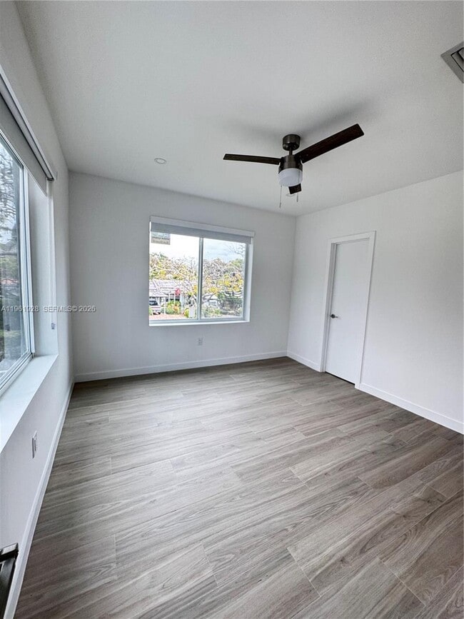 Building Photo - 2855 Royal Palm Ave